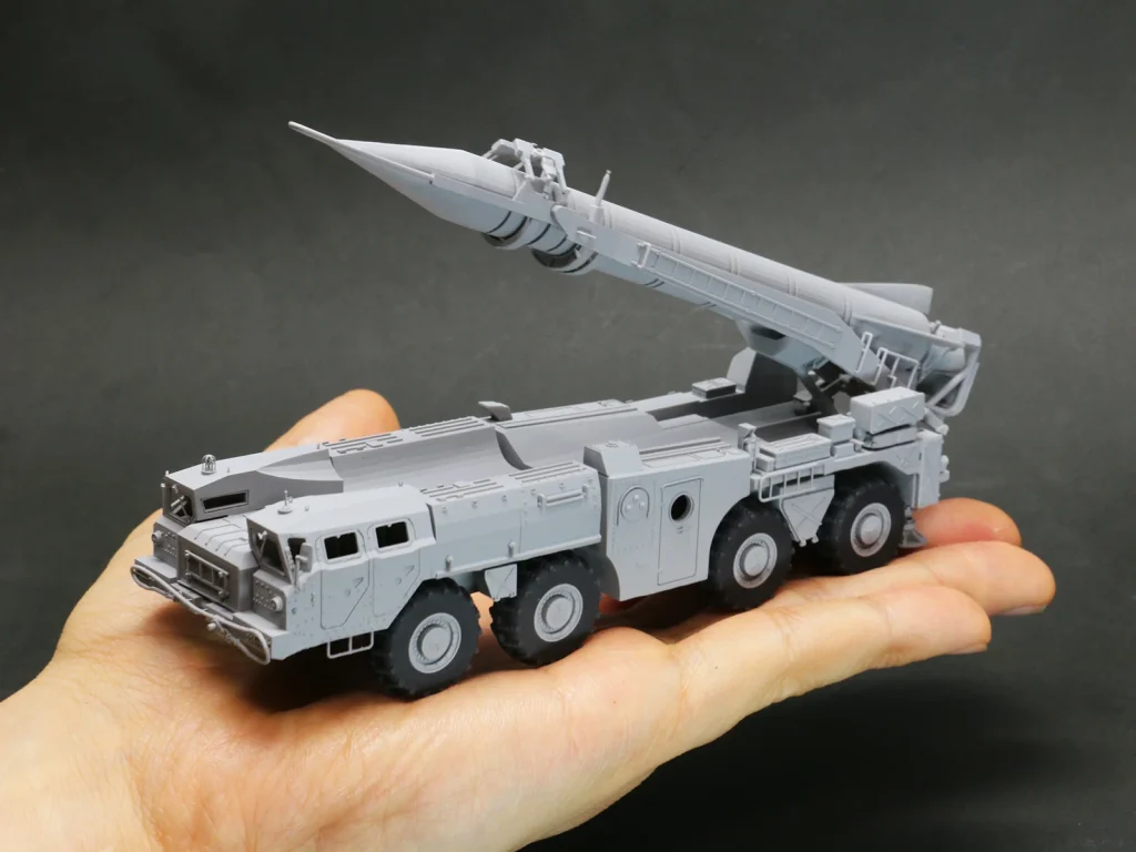 光造形3Dプリントによる精密なスカッドBとMAZ543 8×8トラックのミニチュア